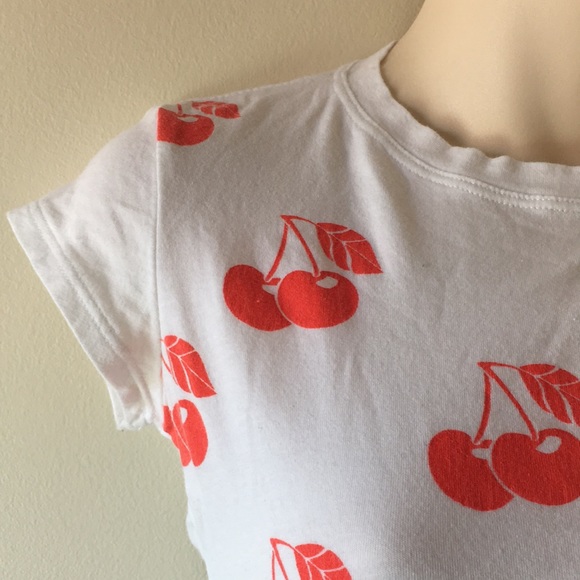 ✨SOLD✨Forever red cute cherries print white tee - Picture 2 of 7